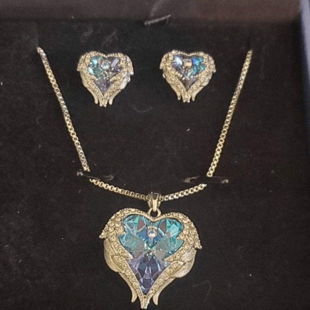 CDE Angel Wing Heart Jewelry Set Blue Crystal Necklace Stud Earrings Silver Tone